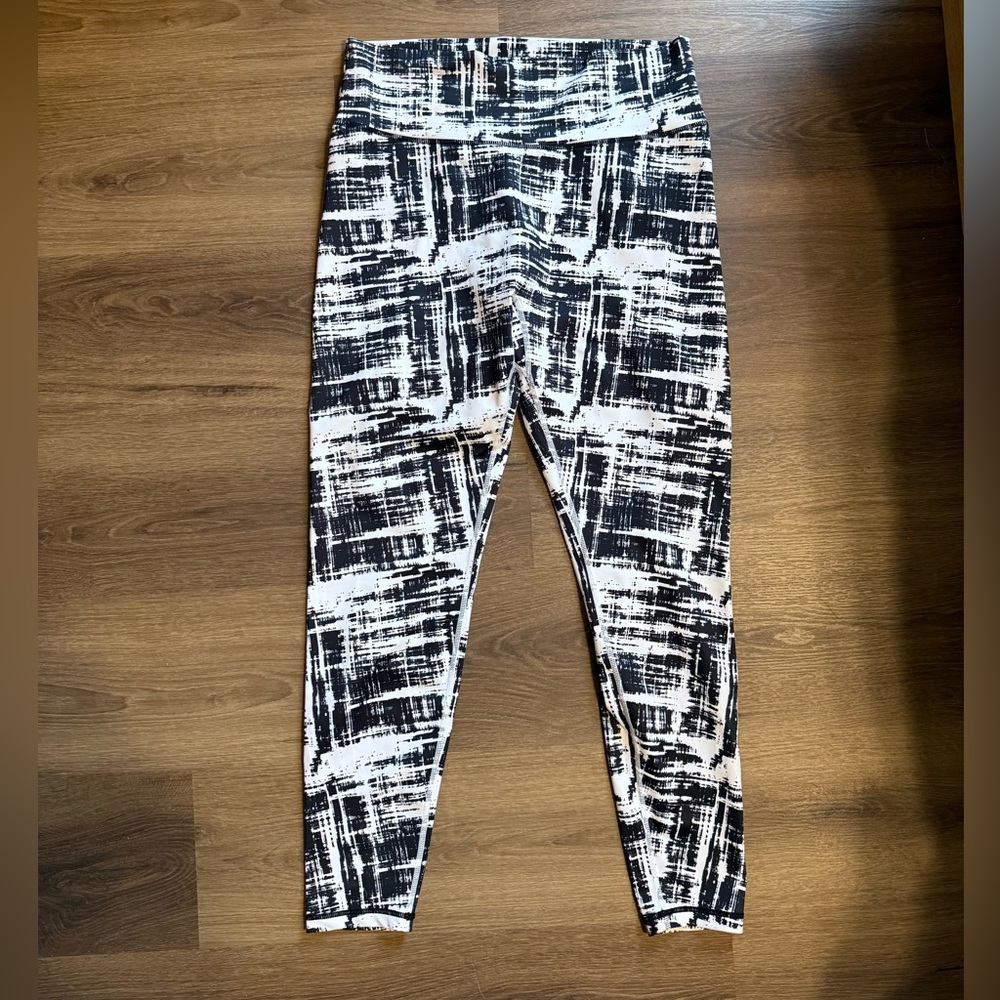 NWOT BuffBunny Black and White Abstract Leggings